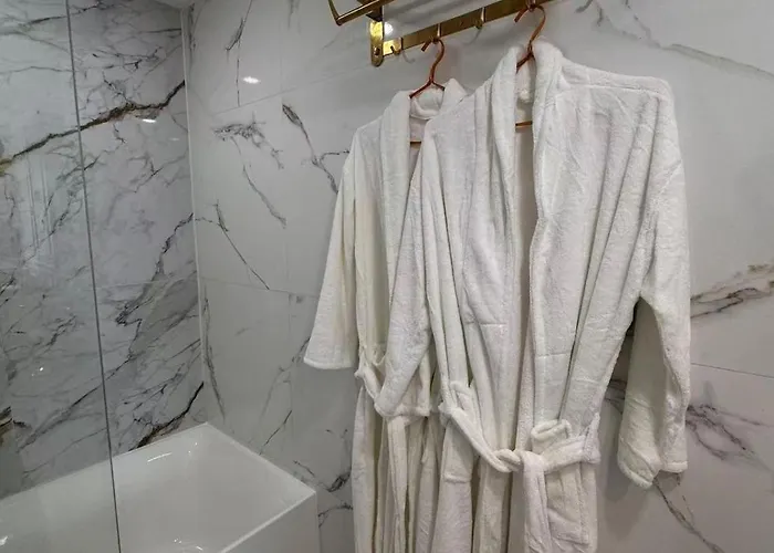 Azure 2br View Suite- Bathtub, Smart Toilet, Netflix * Manila
