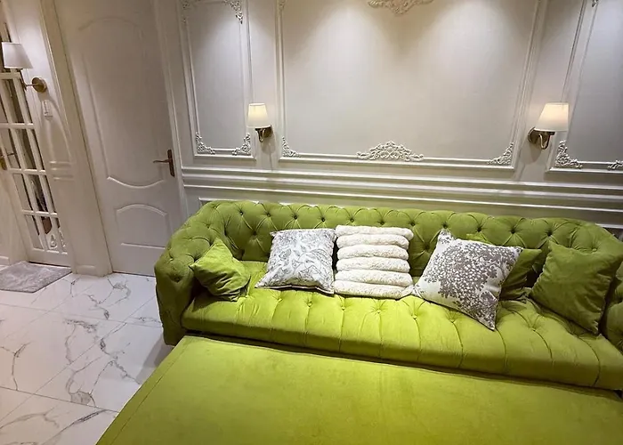 Azure 2br View Suite- Bathtub, Smart Toilet, Netflix