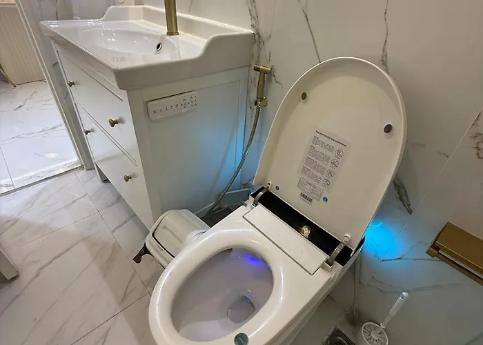 Azure 2br View Suite- Bathtub, Smart Toilet, Netflix *