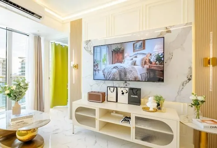 Azure 2br View Suite- Bathtub, Smart Toilet, Netflix * Manila