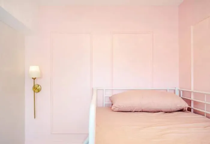 Azure 2br View Suite- Bathtub, Smart Toilet, Netflix Manila